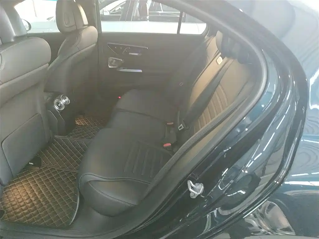 Mercedes-Benz C-Class 2023 Facelift II C 260 L Night Edition фото 13