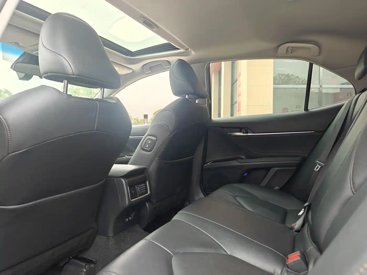Toyota Camry 2021 2.0G Luxury Edition фото 11