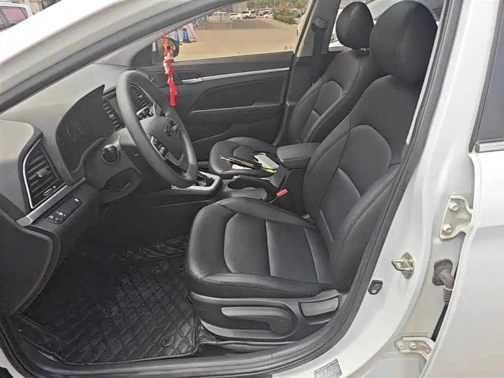 Hyundai Elantra 2016 Model 1.6L Automatic Smart Elite фото 15