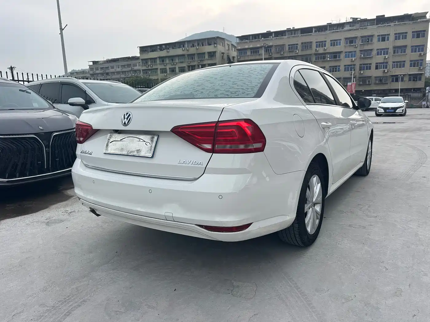 Volkswagen Lavida 2017 1.6L Automatic Comfort Edition фото 19