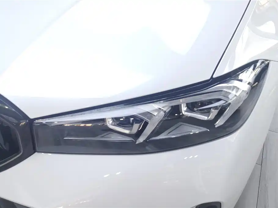 BMW 3 Series 2025 330Li Premium M Sport Night Edition фото 5
