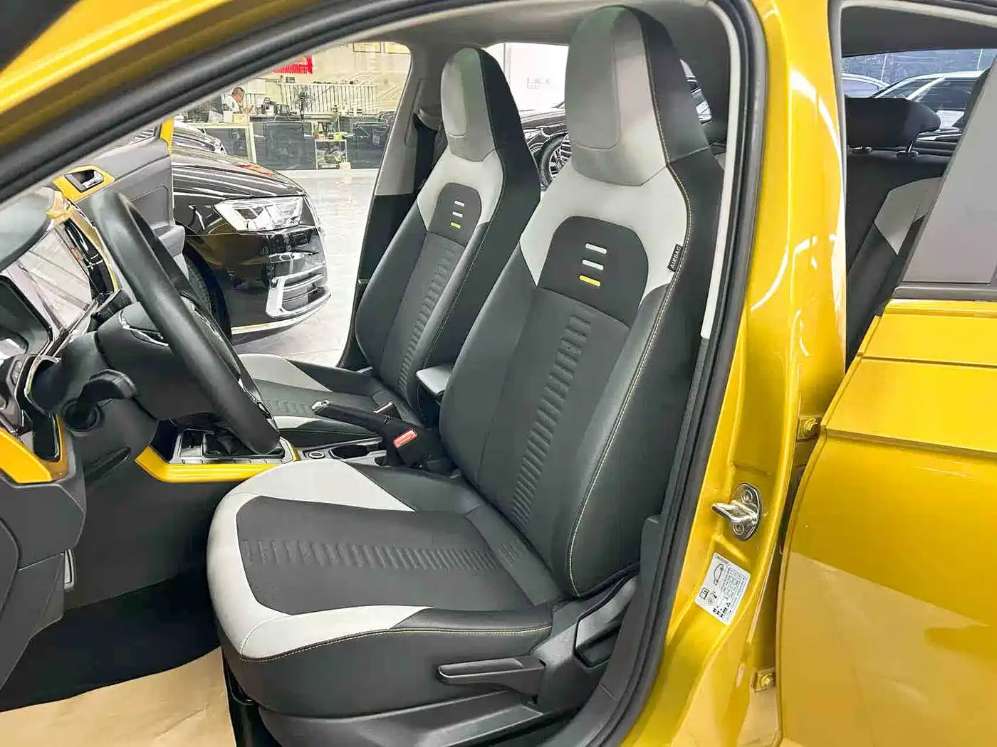 Volkswagen Polo 2019 Plus 1.5L Automatic Colorful Tech Edition фото 16