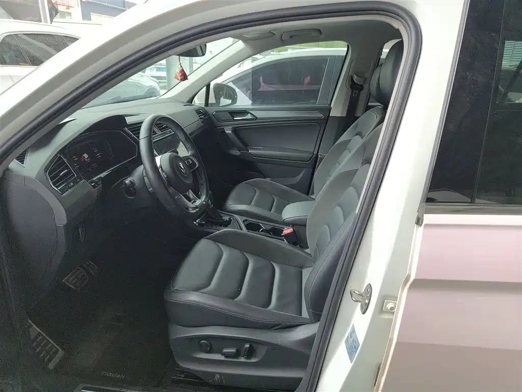 Volkswagen Tiguan L 2021 330TSI Automatic 2WD R-Line Premium фото 15