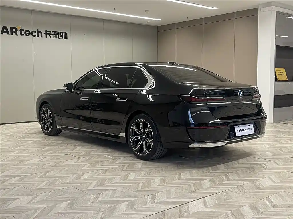 BMW 7 Series 2023 Model 735Li Luxury Package фото 7