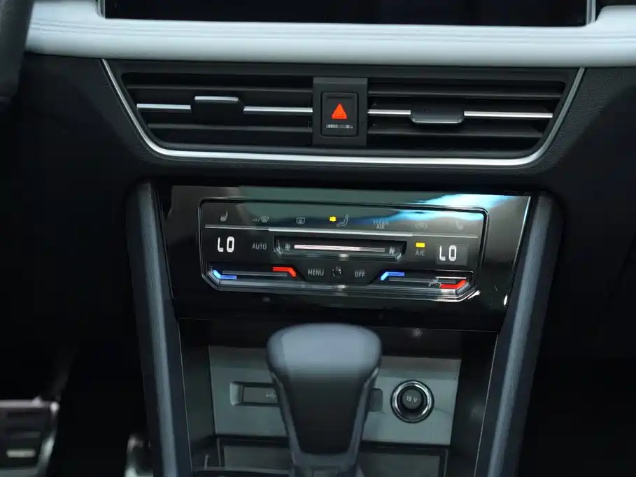 Volkswagen Tiguan L 2023 Facelift 330TSI Auto FWD R-Line Premium фото 8