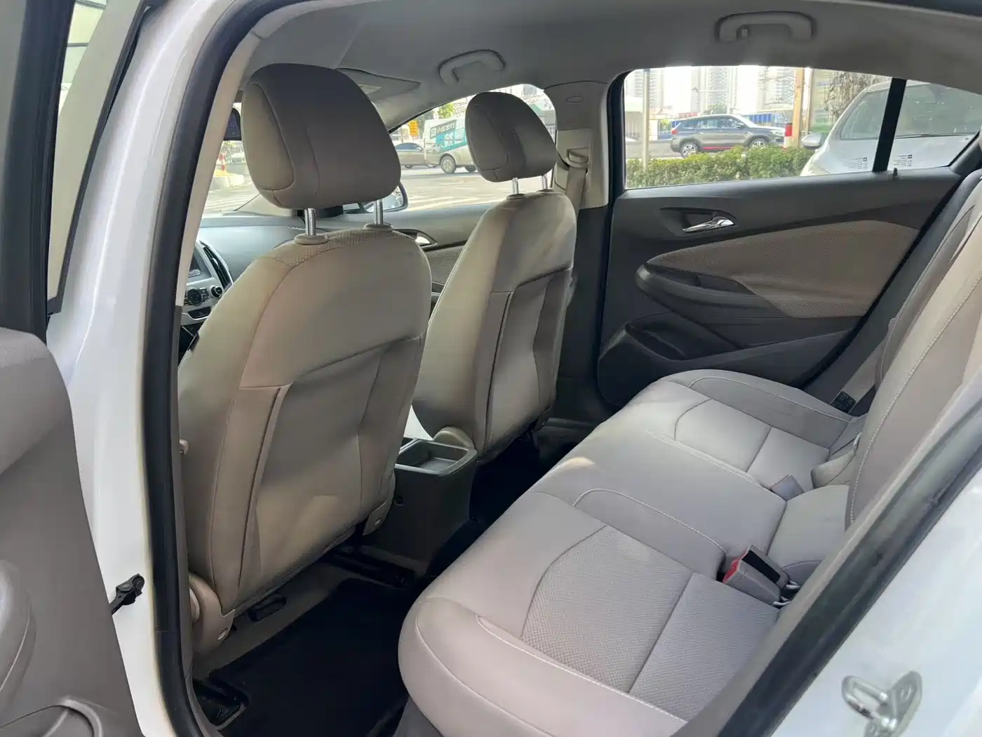 Chevrolet Cruze 2015 1.5L Automatic Fashion Navigation Edition фото 17