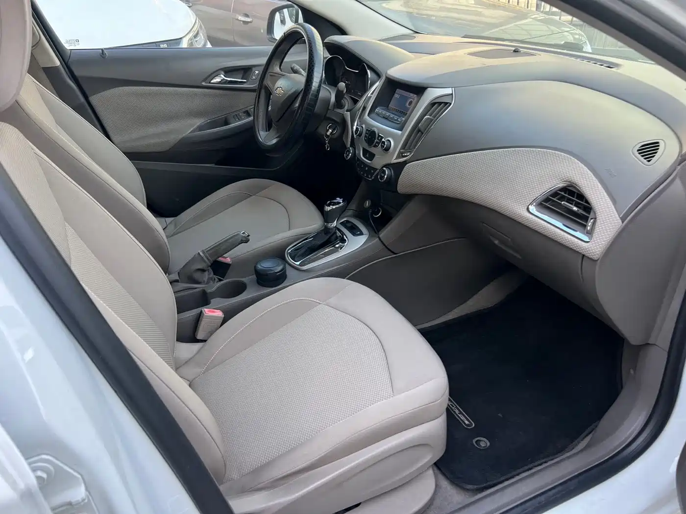 Chevrolet Cruze 2015 1.5L Automatic Fashion Navigation Edition фото 14