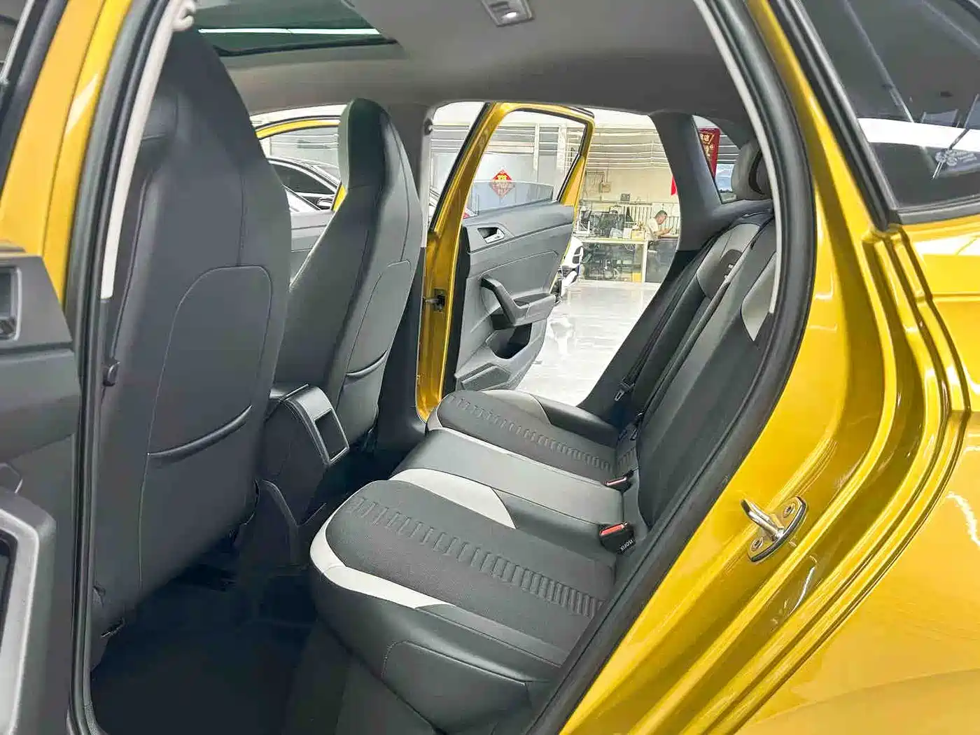 Volkswagen Polo 2019 Plus 1.5L Automatic Colorful Tech Edition фото 8