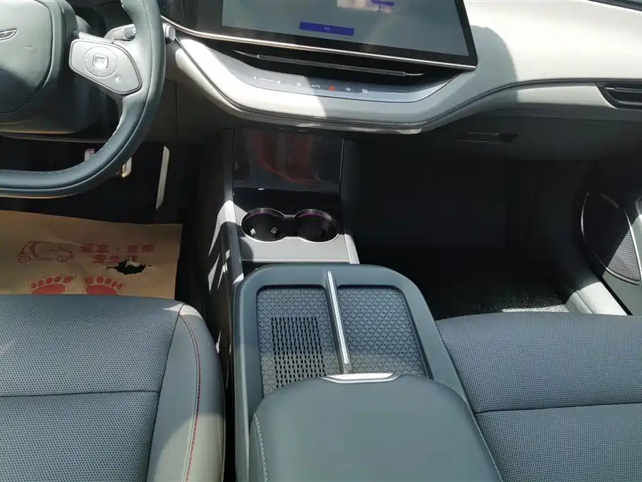 Hongqi EH7 2025 640 AWD Smart Selection Edition фото 16