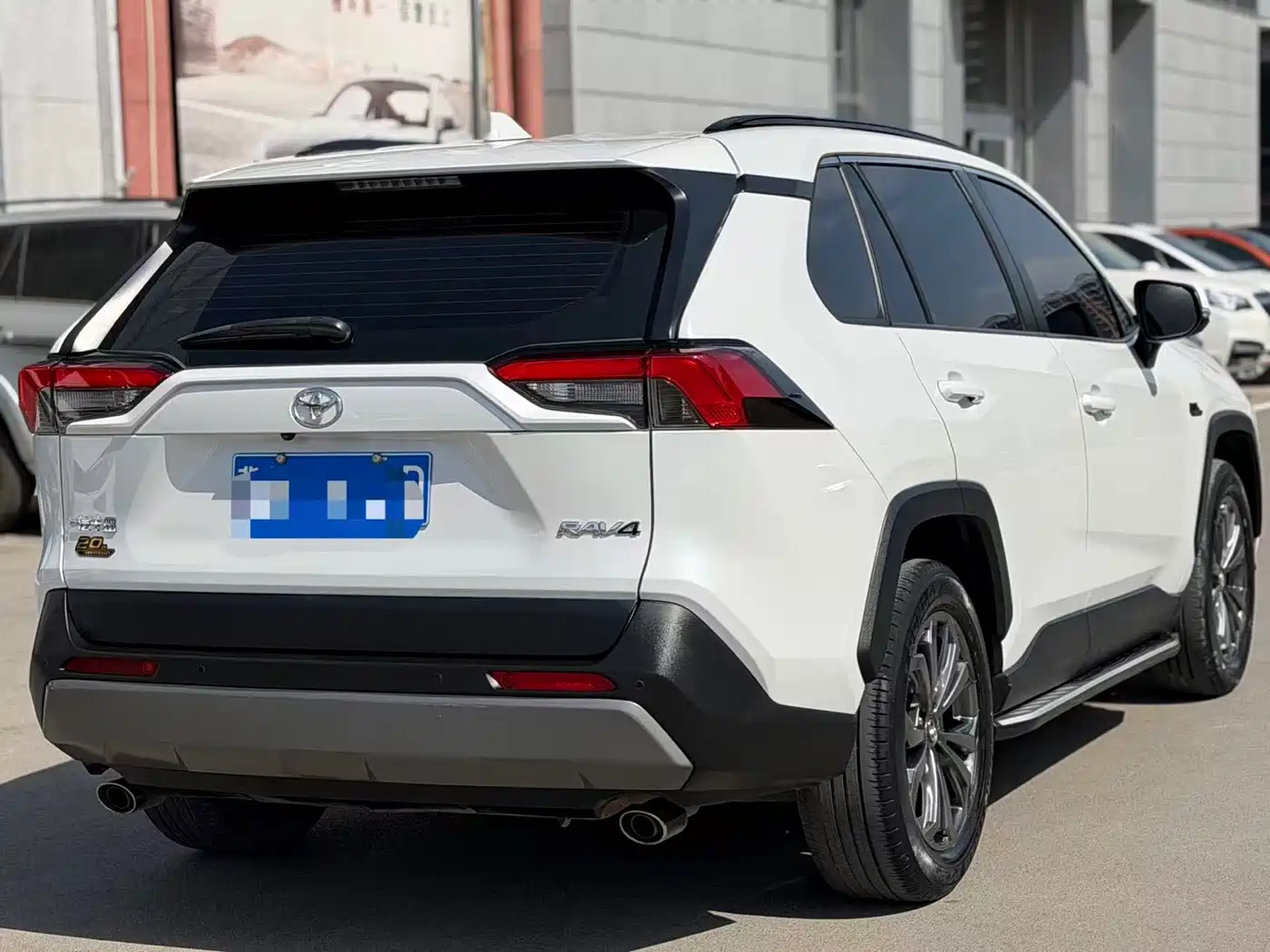 Toyota RAV4 Rongfang 2023 2.0L CVT 2WD 20th Anniversary Platinum Edition фото 4