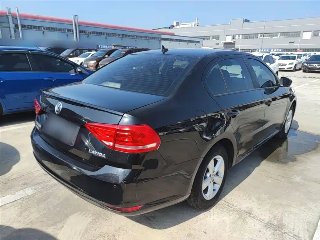 Volkswagen Lavida 2015 1.6L Automatic Trend Edition фото 7