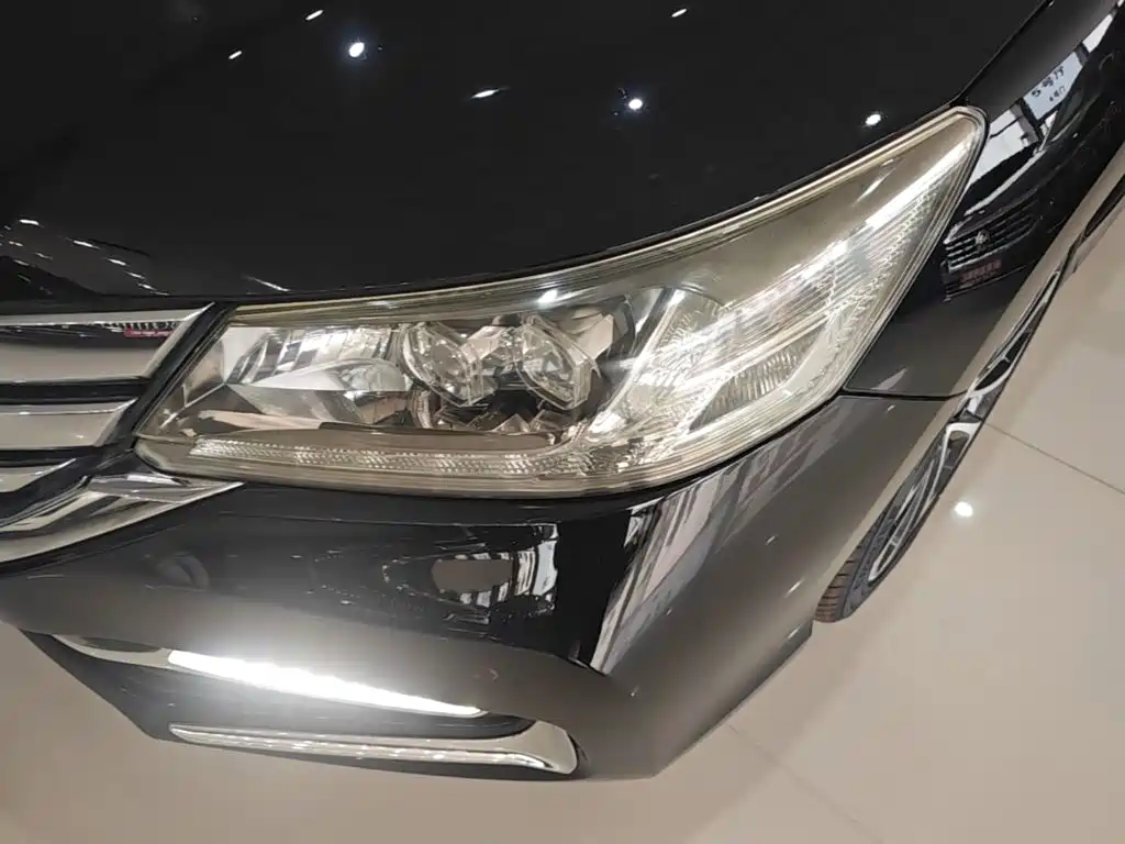 Фото 24 - Honda Accord