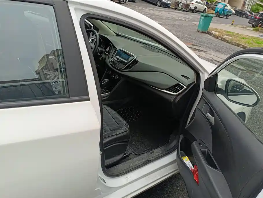 Chevrolet Cavalier 2016 1.5L Automatic Enjoyment Edition фото 8