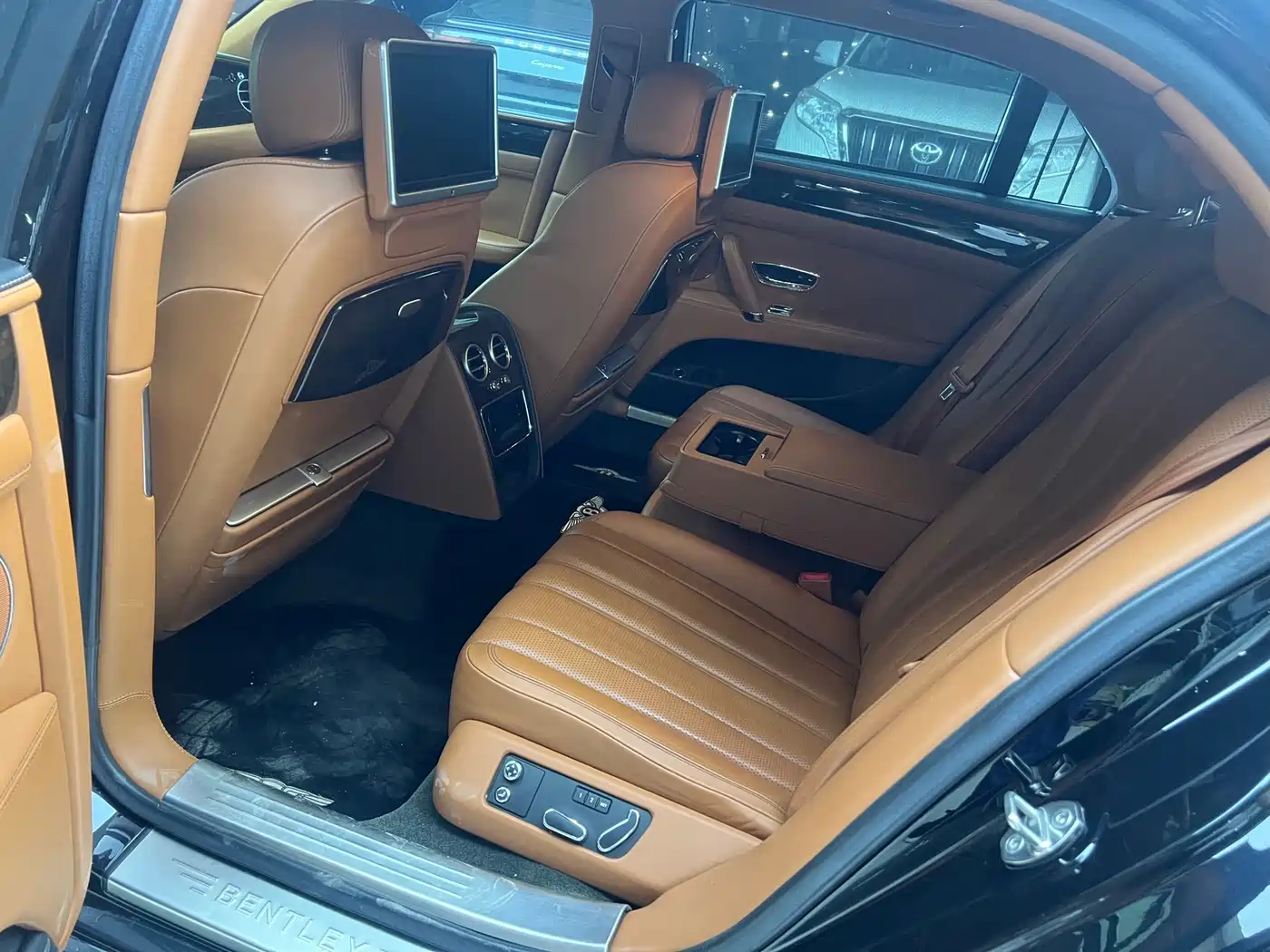 Bentley Flying Spur 2014 4.0T V8 Prestige Edition фото 7
