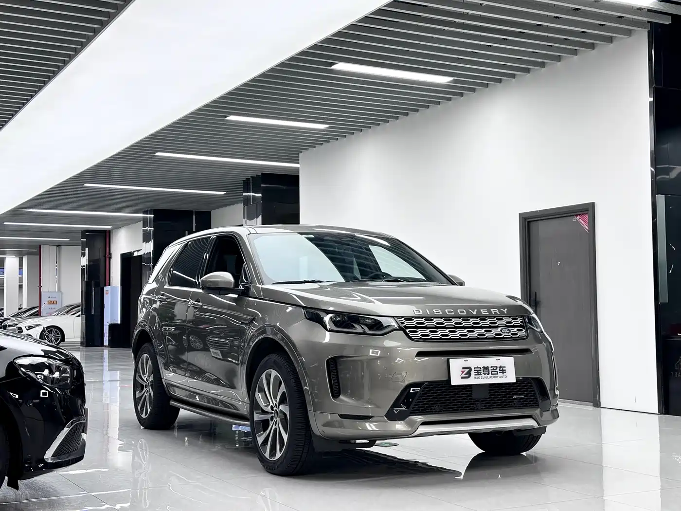 Land Rover Discovery Sport 2022 Model Facelift 249PS R-Dynamic S Performance Edition 5-seater фото 3