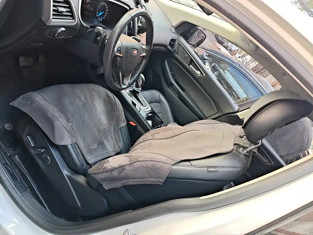 Фото 16 - Ford Edge