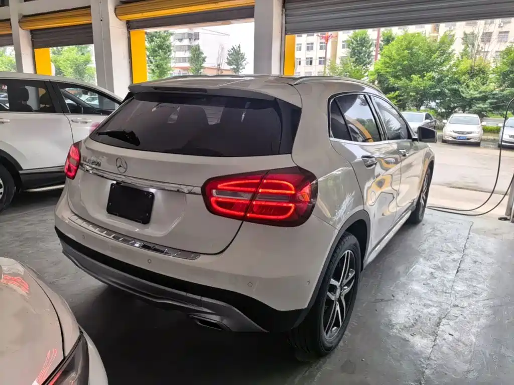 Mercedes-Benz GLA 2015 2015 GLA 200 Fashion