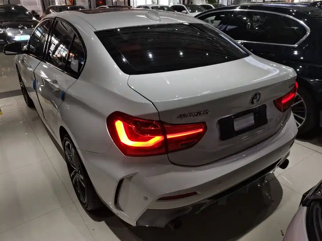 BMW 1 Series 2021 125i M Sport Black Night Edition фото 5