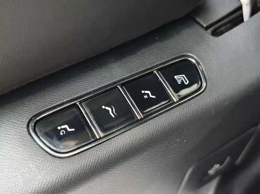 GAC Trumpchi Trumpchi E8 NEV 2024 150km Soaring Dragon Glory Edition фото 13