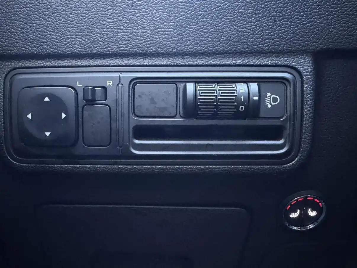 Фото 8 - Geely Vision X3
