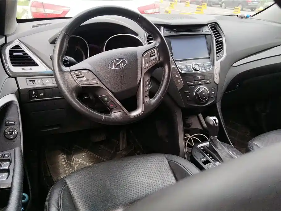Hyundai Santa Fe 2015 2.0T Automatic 2WD Smart 5-Seater фото 12