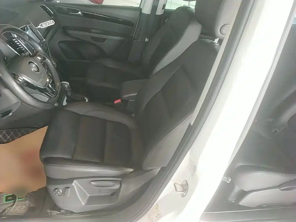 Volkswagen Sharan 2016 2016 380TSI Premium 7-seater