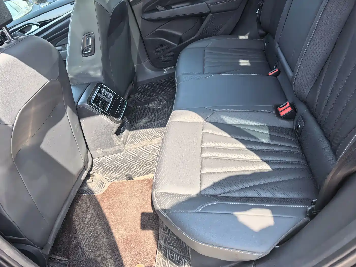 Volkswagen Passat 2024 330TSI Elite Edition фото 8