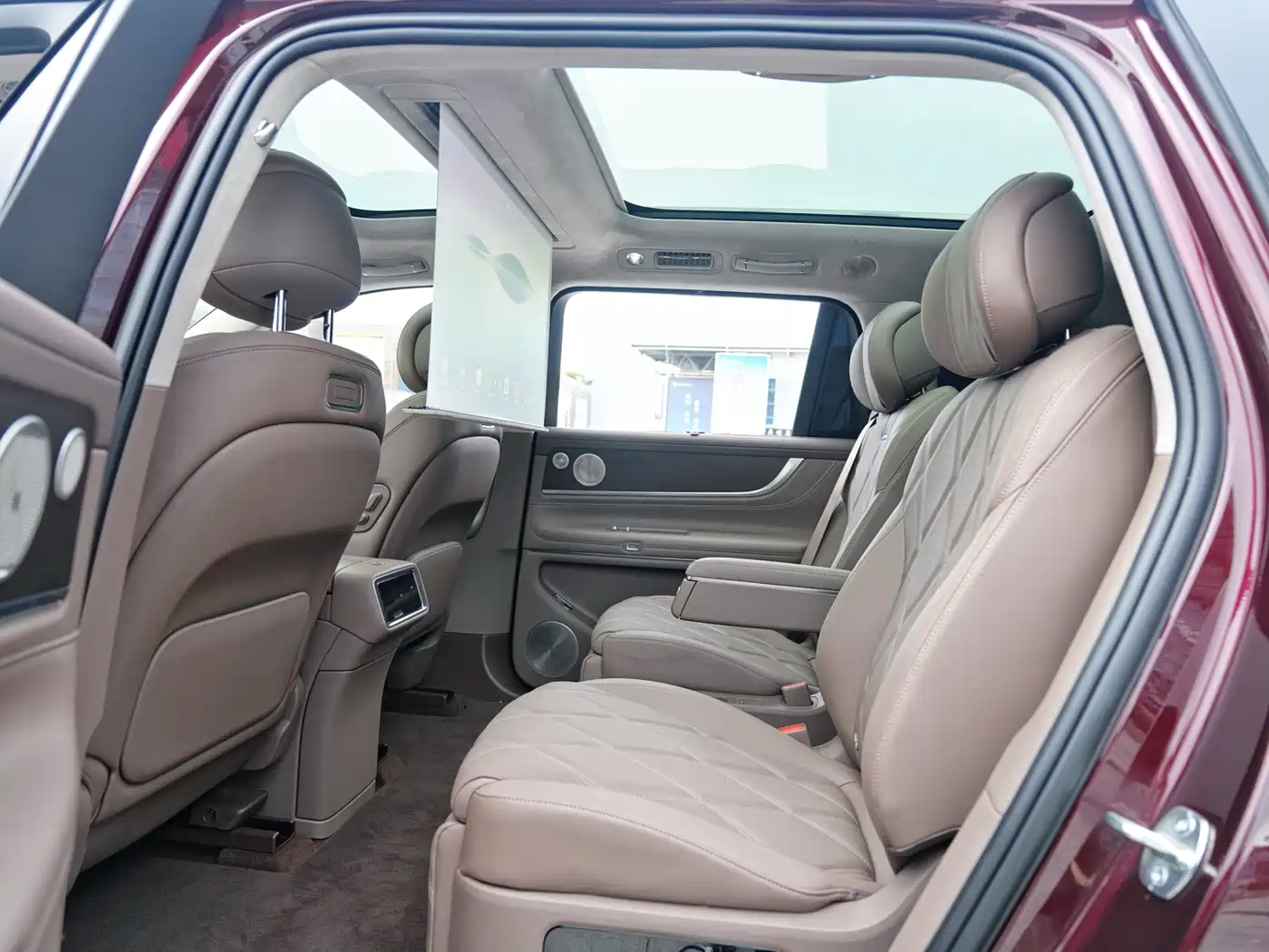 AITO Wenjie AITO M9 2025 Extended Range Ultra 52kWh 6-Seater фото 13