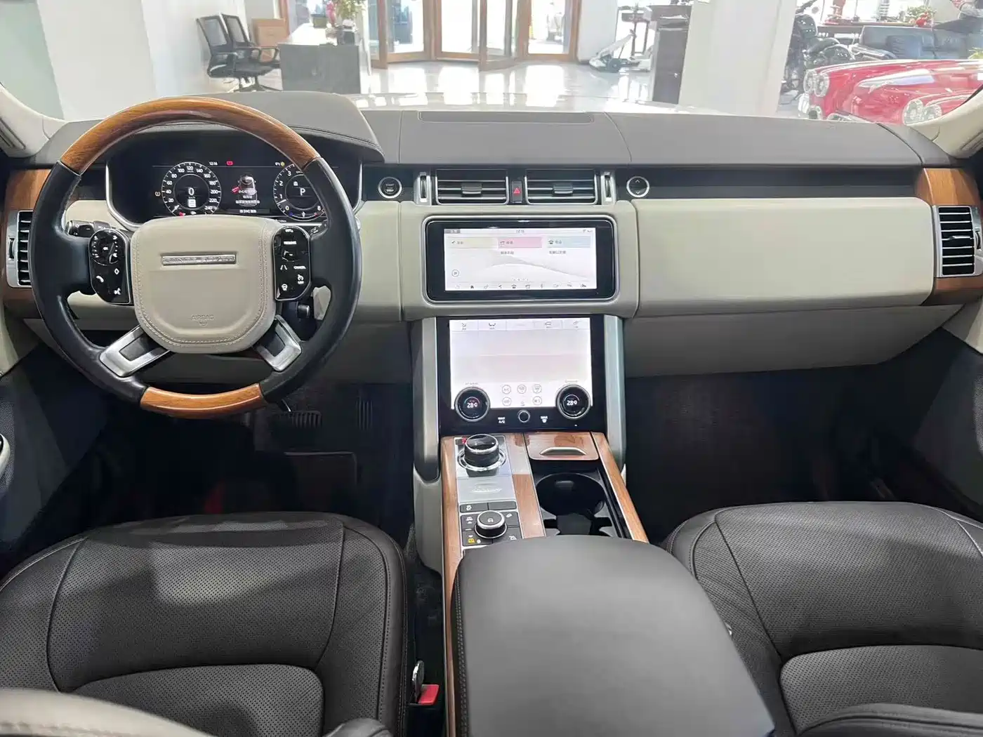 Land Rover Range Rover 2019 3.0 SCV6 Heritage Edition фото 8