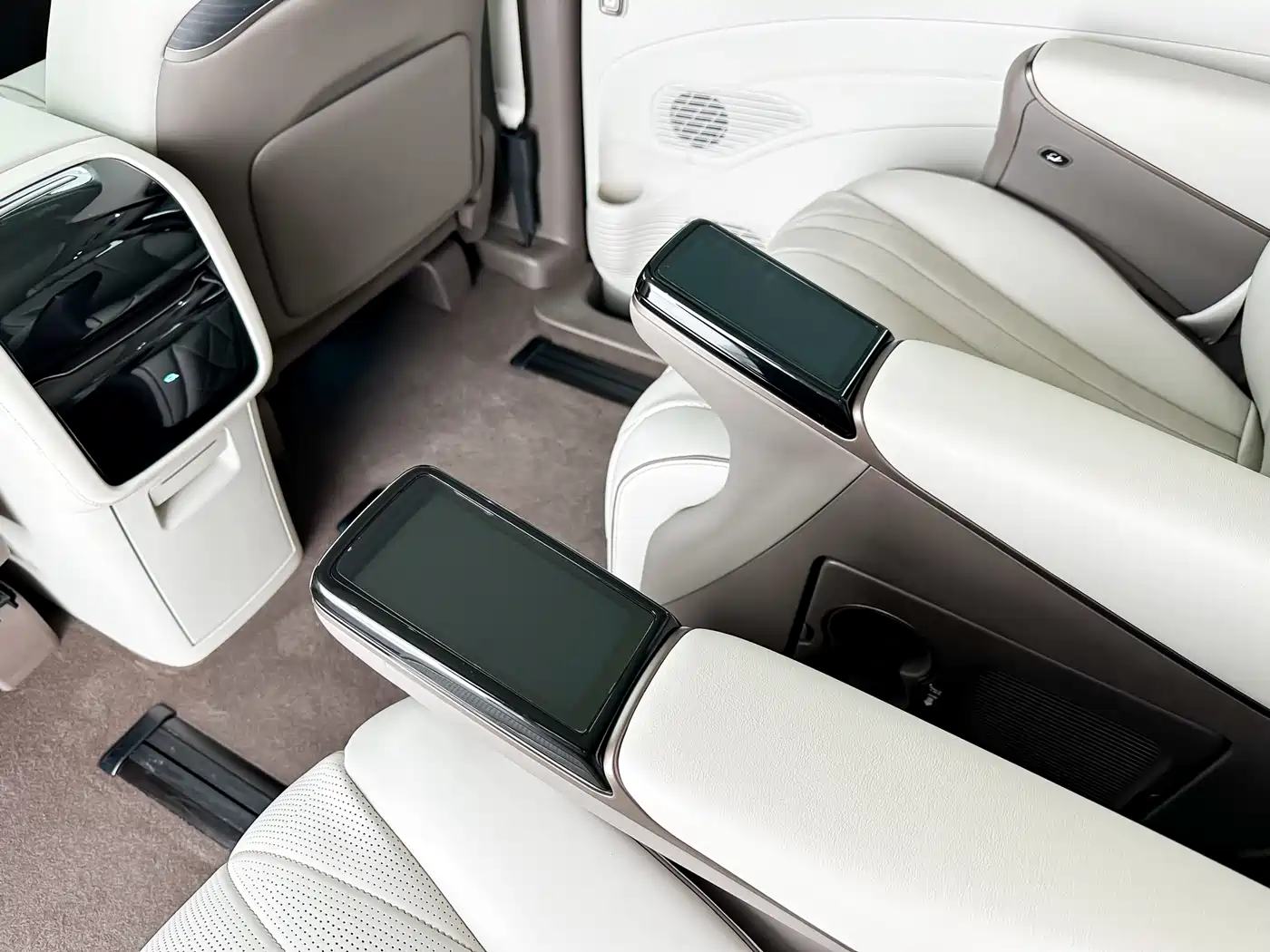 Denza D9 2022 DM-i 970 All-Wheel Drive Honor Edition фото 11