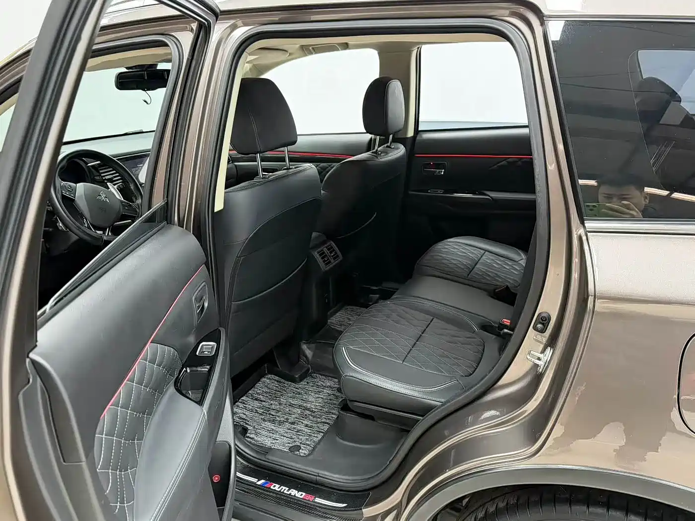 Mitsubishi Outlander 2021 2.4L 4WD Premium Edition 5-seater фото 6