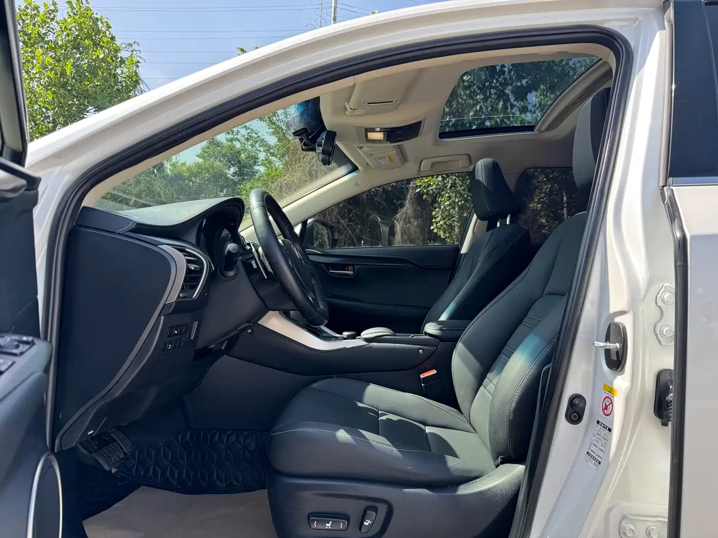 Lexus NX 2015 200t AWD F Sport фото 9
