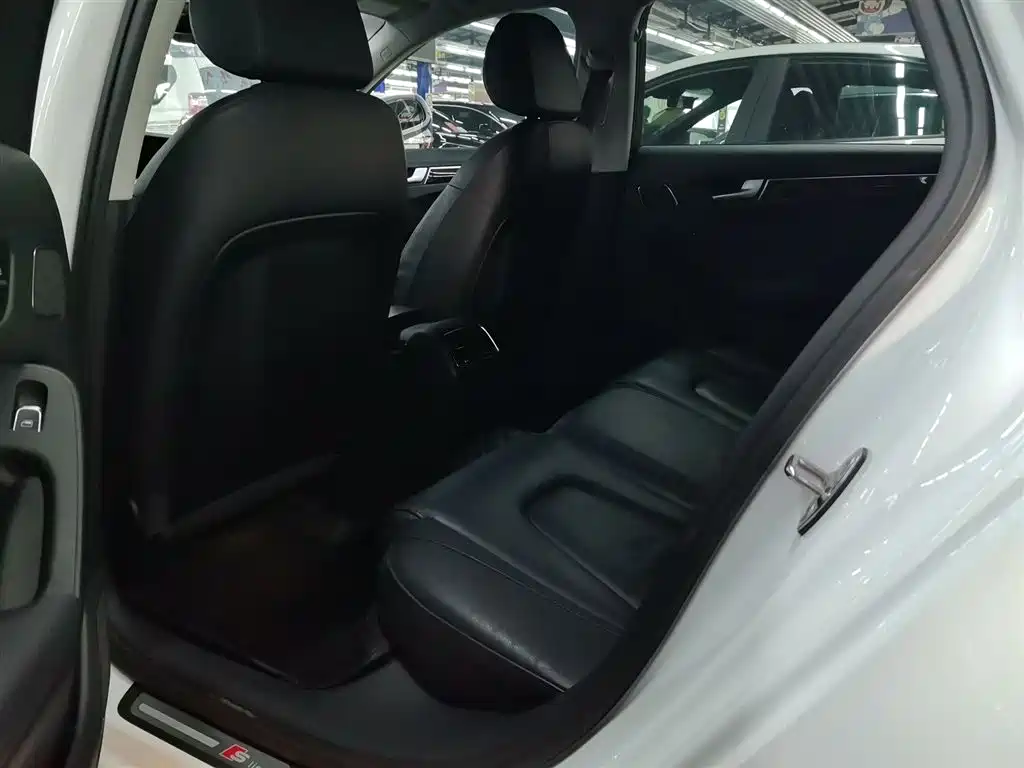 Audi A4L 2016 35 TFSI Collector's Edition S line Comfort фото 16