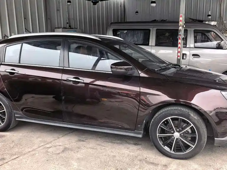 Фото 2 - Geely Emgrand