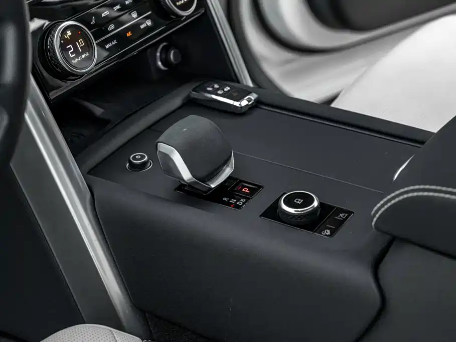 Land Rover Discovery 2024 2024 360PS Dynamic SE