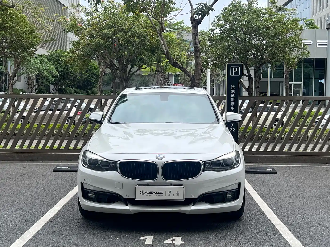 BMW 3 Series GT 2018 320i Fashion фото 2