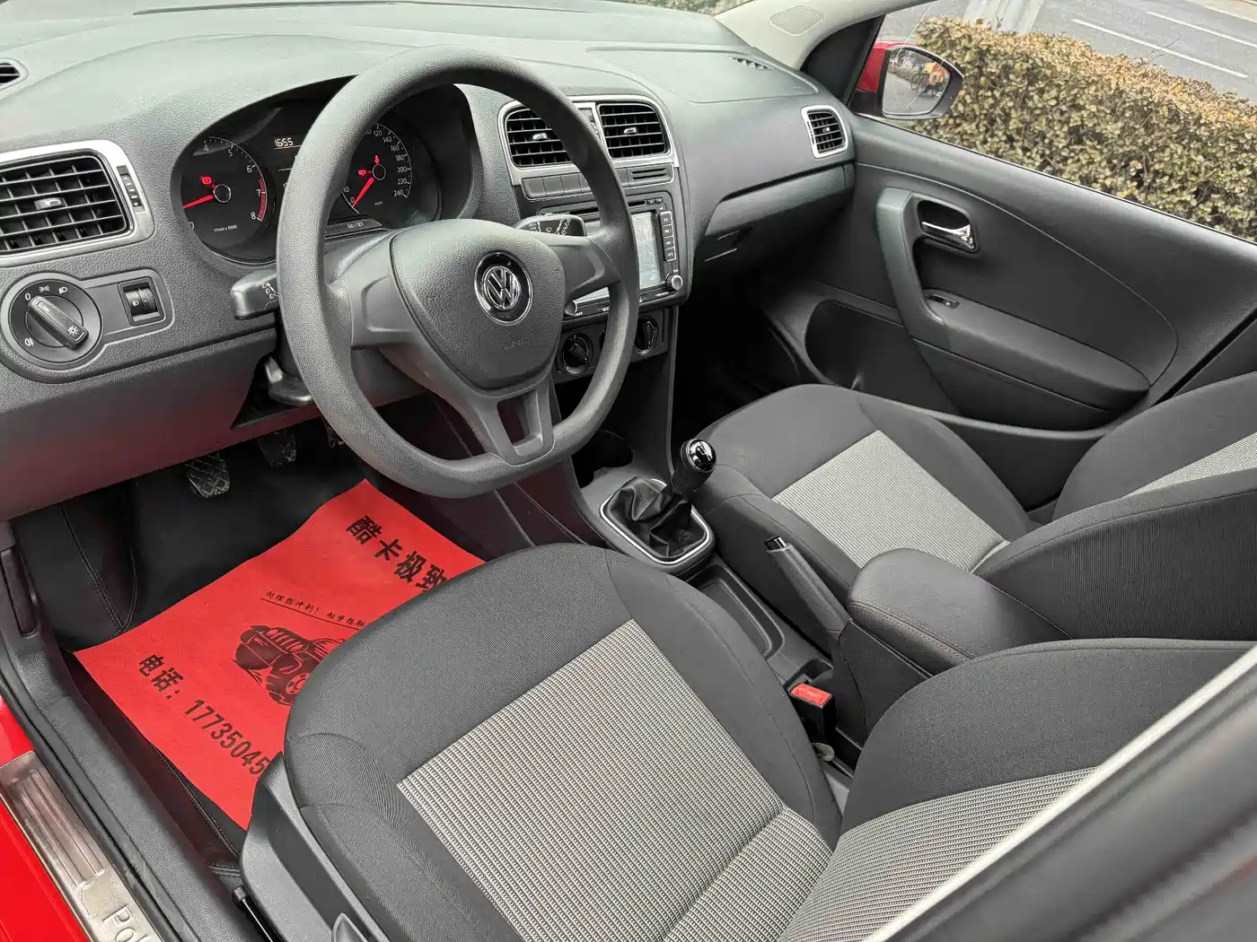 Volkswagen Polo 2014 1.4L Manual Trend Edition фото 6