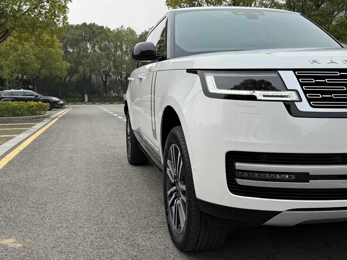 Land Rover Range Rover 2023 3.0 L6 400PS Genesis Extended Version фото 24