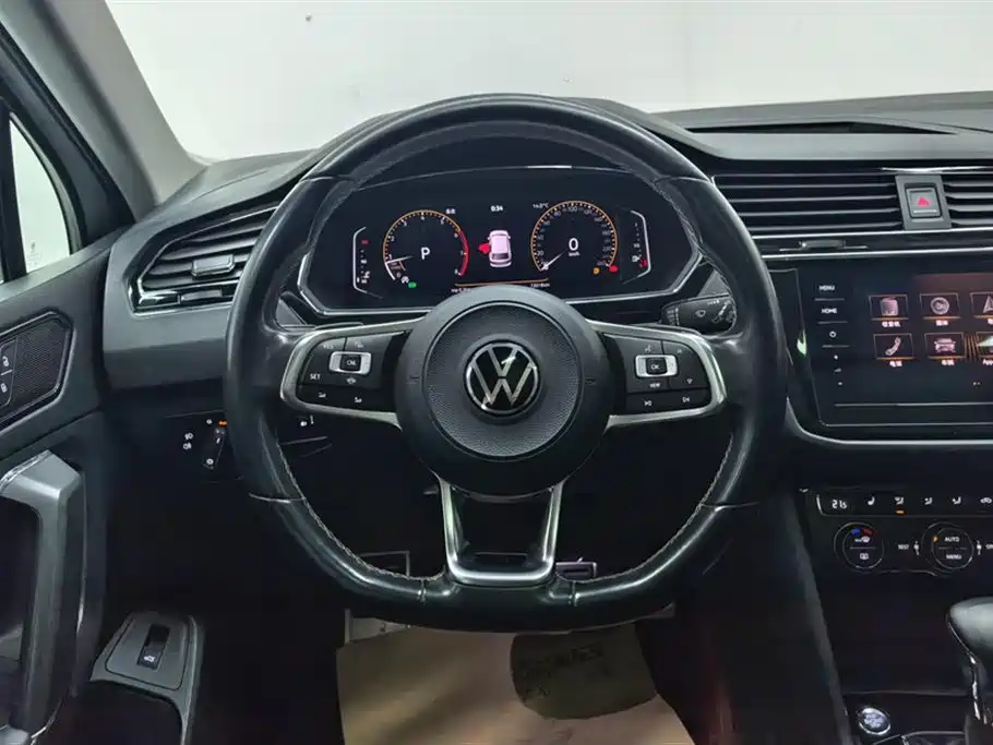 Volkswagen Tiguan L 2021 330TSI Automatic 2WD R-Line Premium фото 15