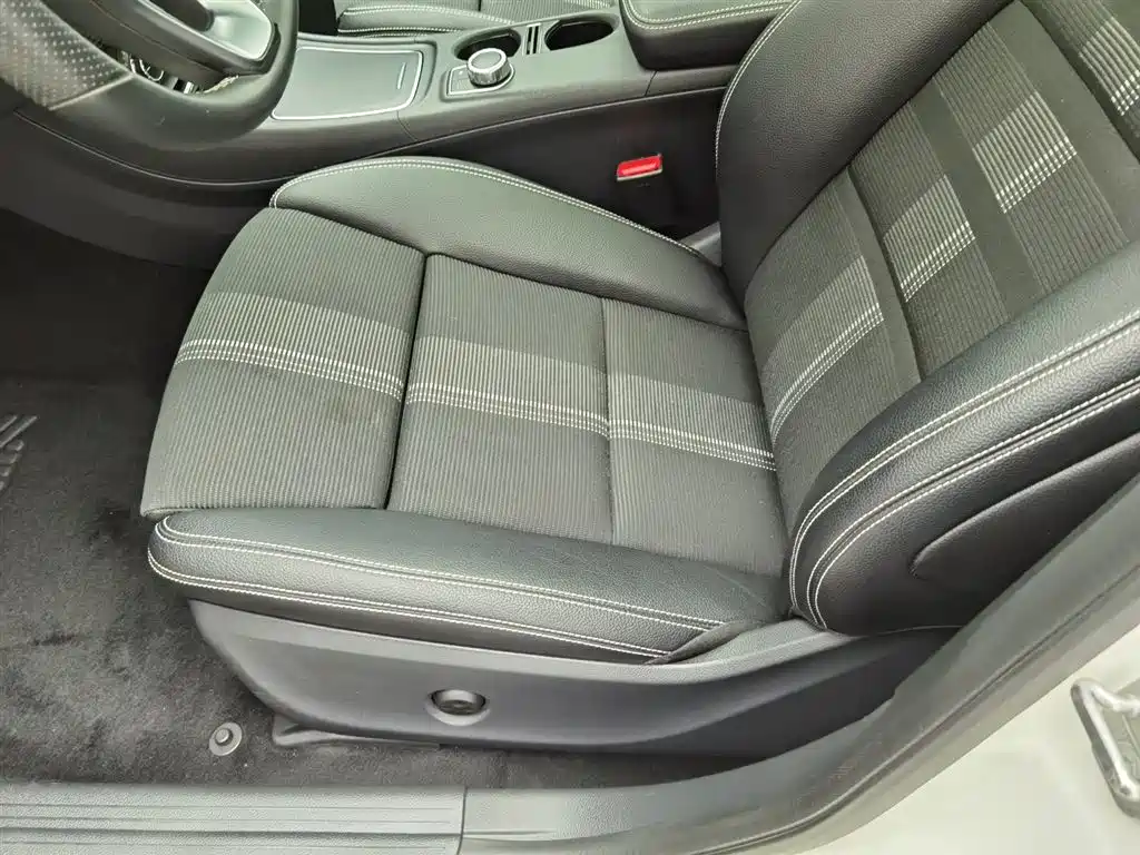 Mercedes-Benz A-Class (Import) 2018 A 200 Fashion фото 20