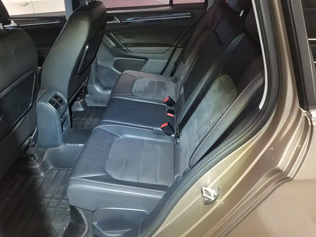 Volkswagen Golf Sportsvan 2018 230TSI Automatic Luxury фото 17