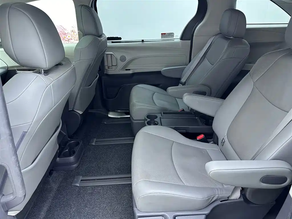 Toyota Sienna 2021 2.5L Hybrid Luxury Edition фото 21