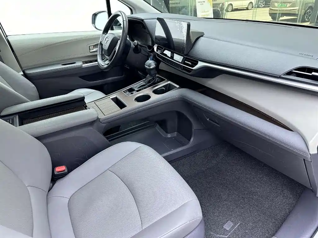 Toyota Sienna 2021 2.5L Hybrid Luxury Edition фото 20