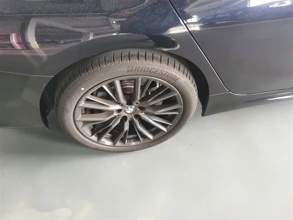 BMW 3 Series 2024 325i M Sport Shadowline Package фото 21