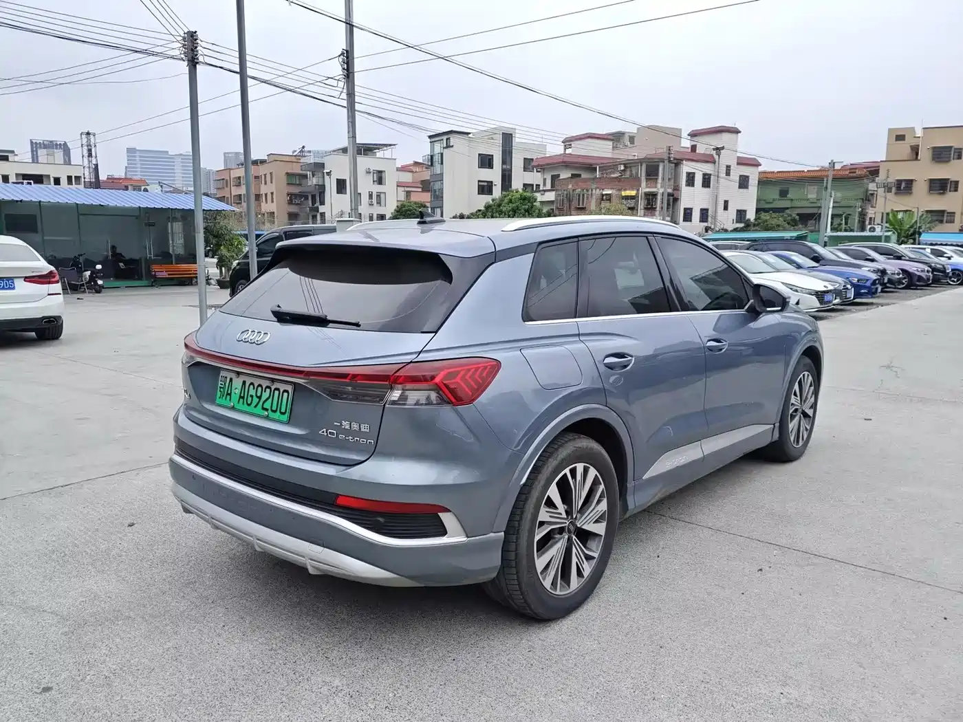 AUDI Q4 E TRON