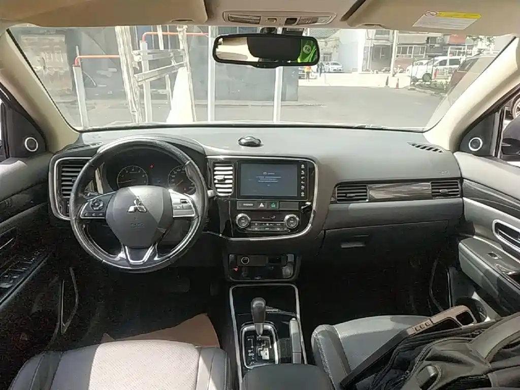 Mitsubishi Outlander 2018 2.0L 2WD Glory Edition 5-seater фото 10