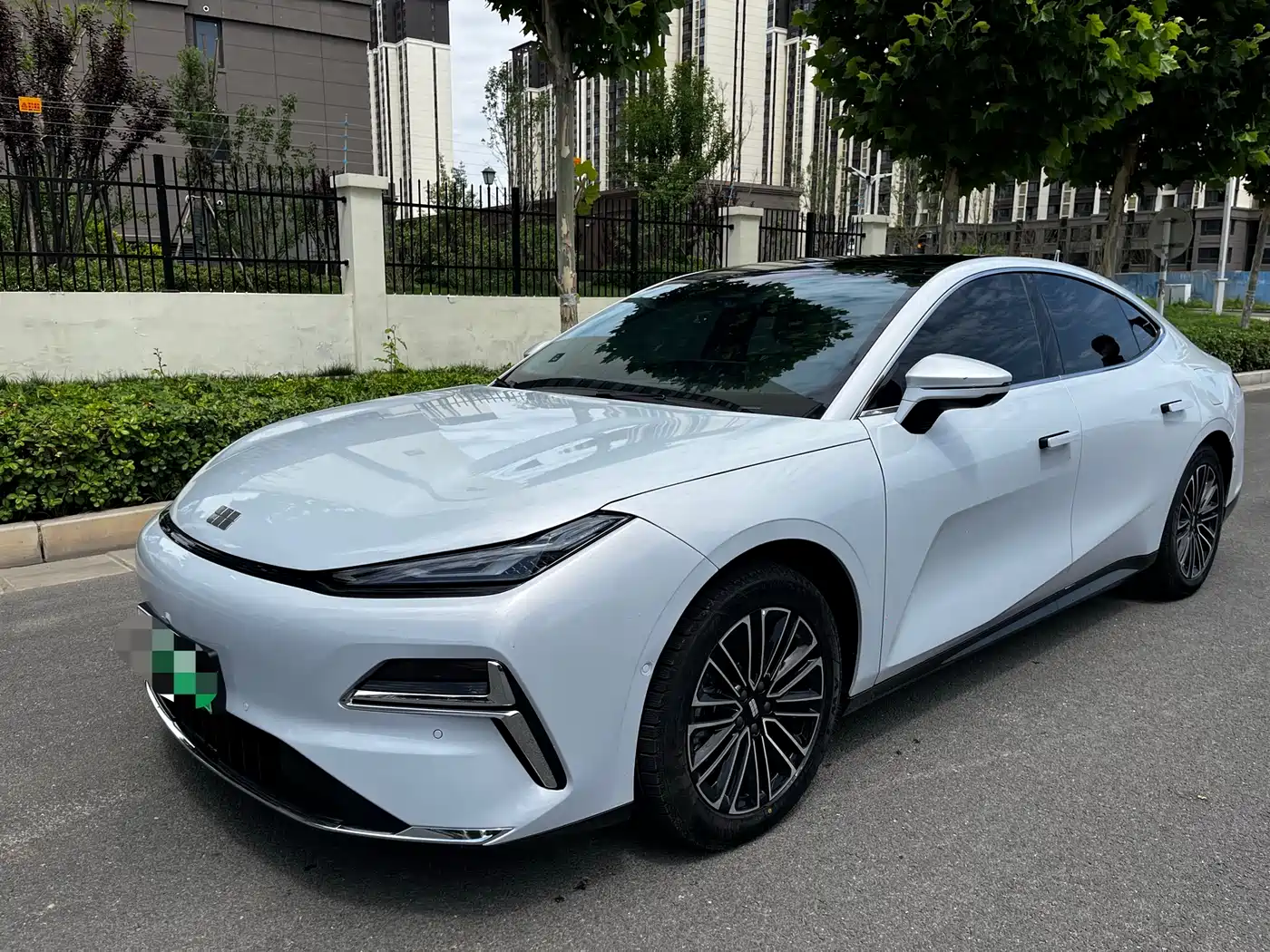 Geely Galaxy Galaxy Xingyao 8 2025 130km EM-i Premium Edition