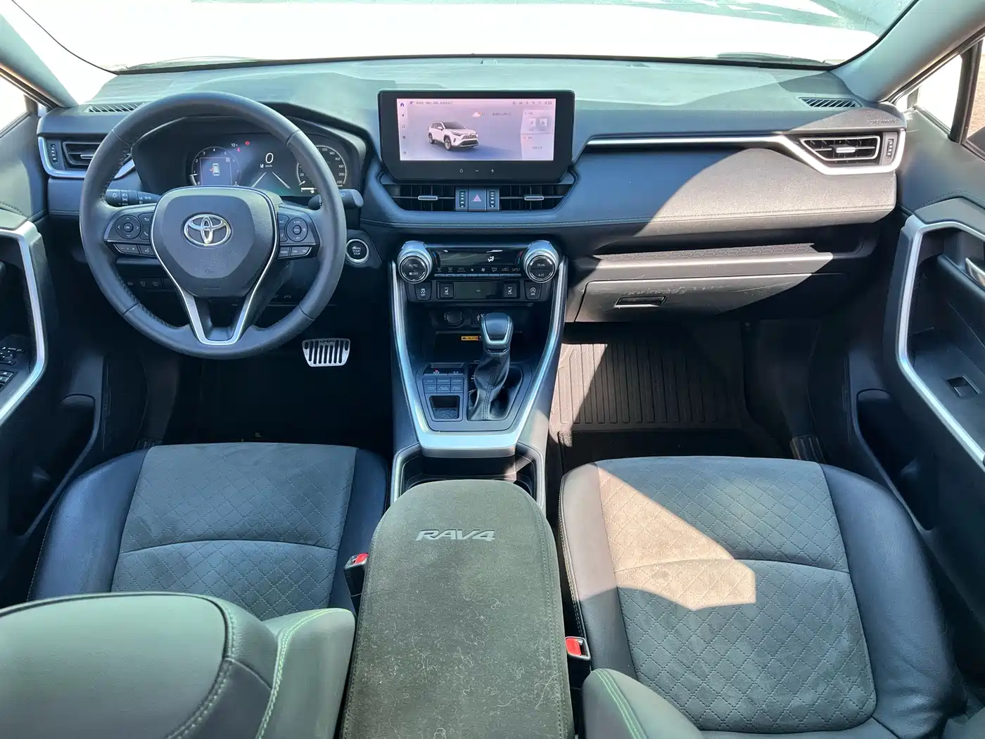 Photo 8 - Toyota RAV4