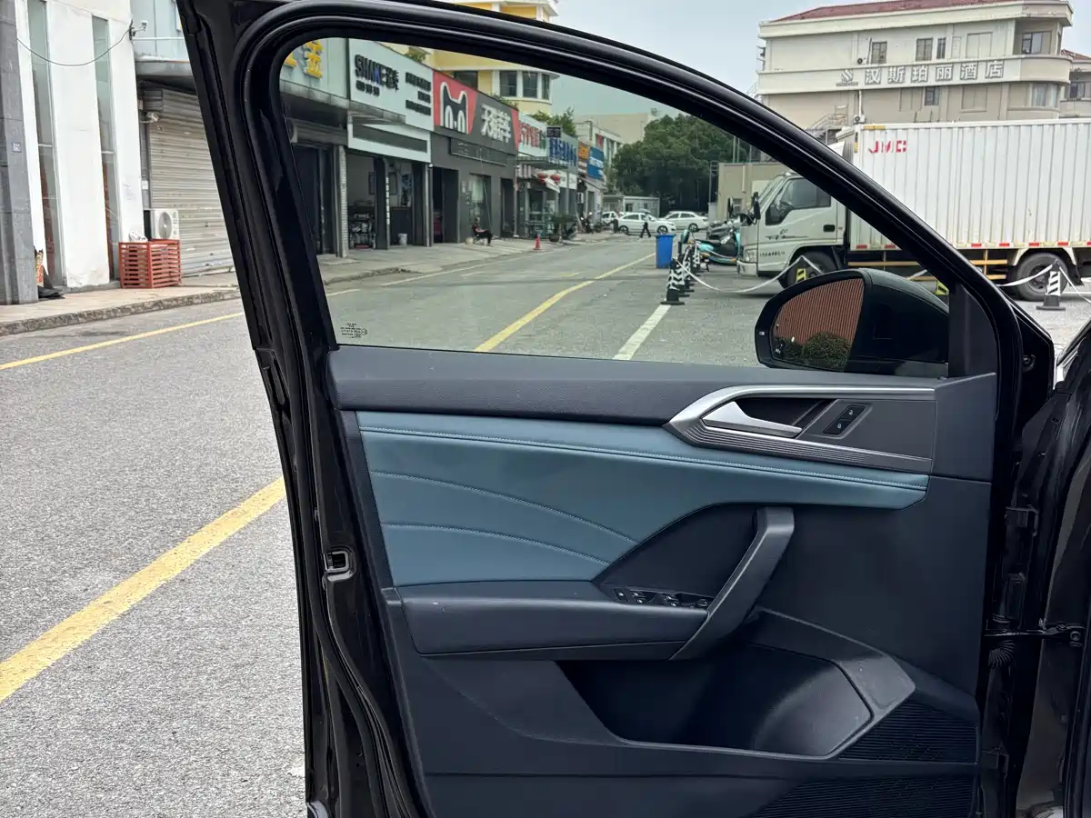 Volkswagen Tharu 2023 300TSI 2WD Full Moon Edition фото 10