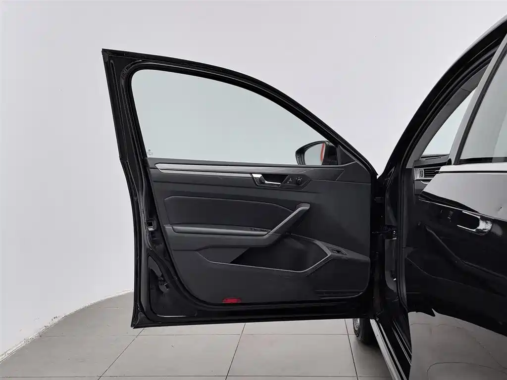 Volkswagen Passat 2017 280TSI DSG Elegance фото 8